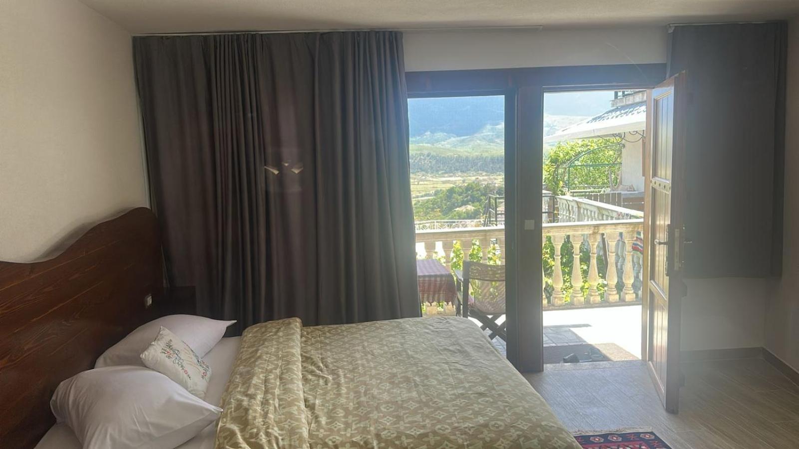 Guesthouse Mele จีโรคาสเตอร์ ภายนอก รูปภาพ